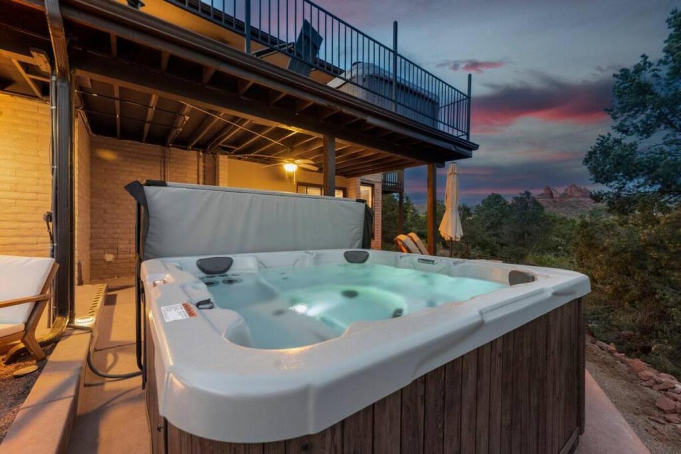 Holiday home Luxury Uptown With Views And Hot Tub *