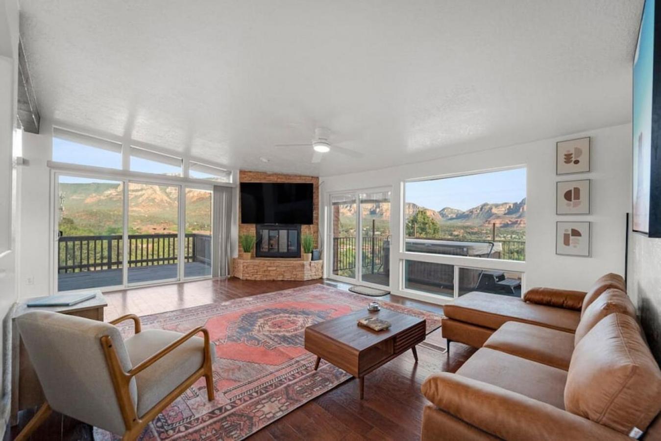 Luxury Uptown With Views And Hot Tub Holiday home *