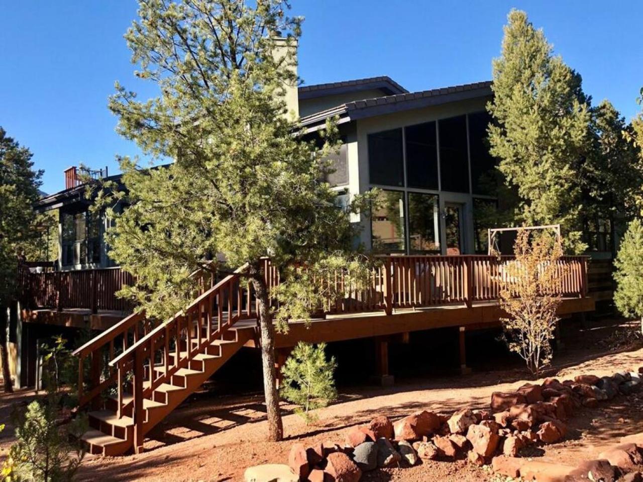Uptown With Views Hottub Near Trails Holiday home *