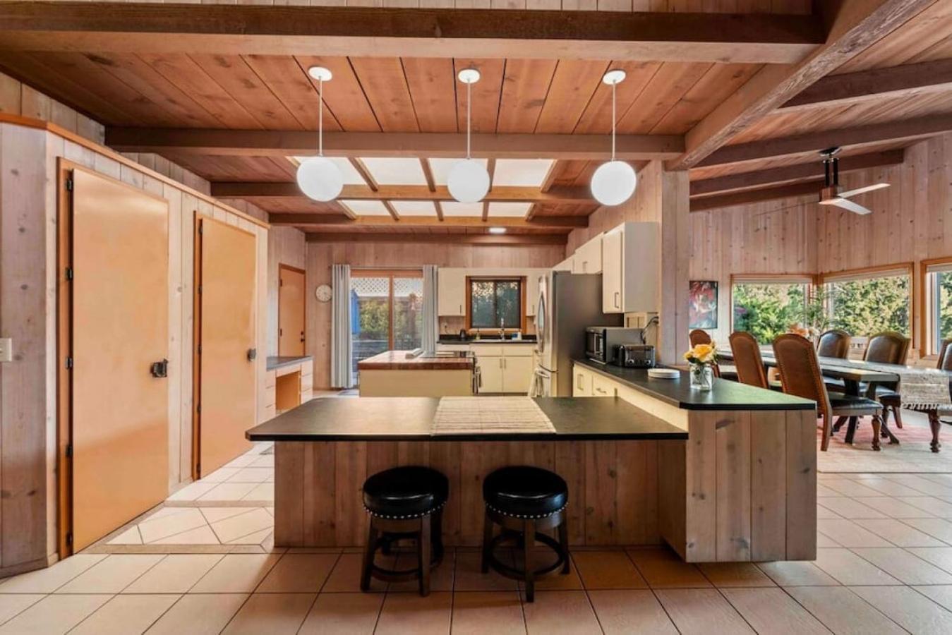 Spacious Home-walk To Uptown-views-hottub-gameroom Sedona