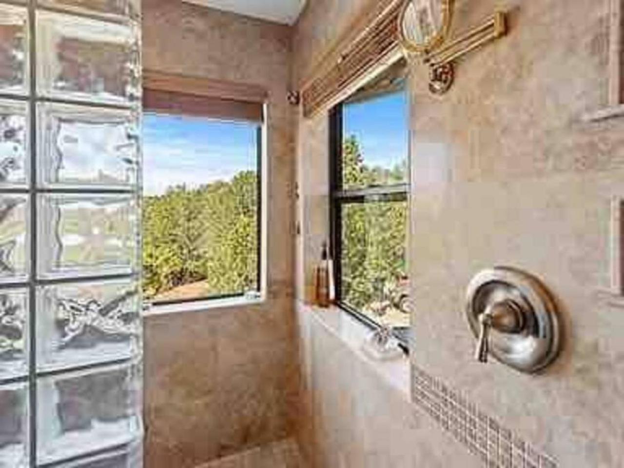 Uptown With Views Hottub Near Trails Holiday home *