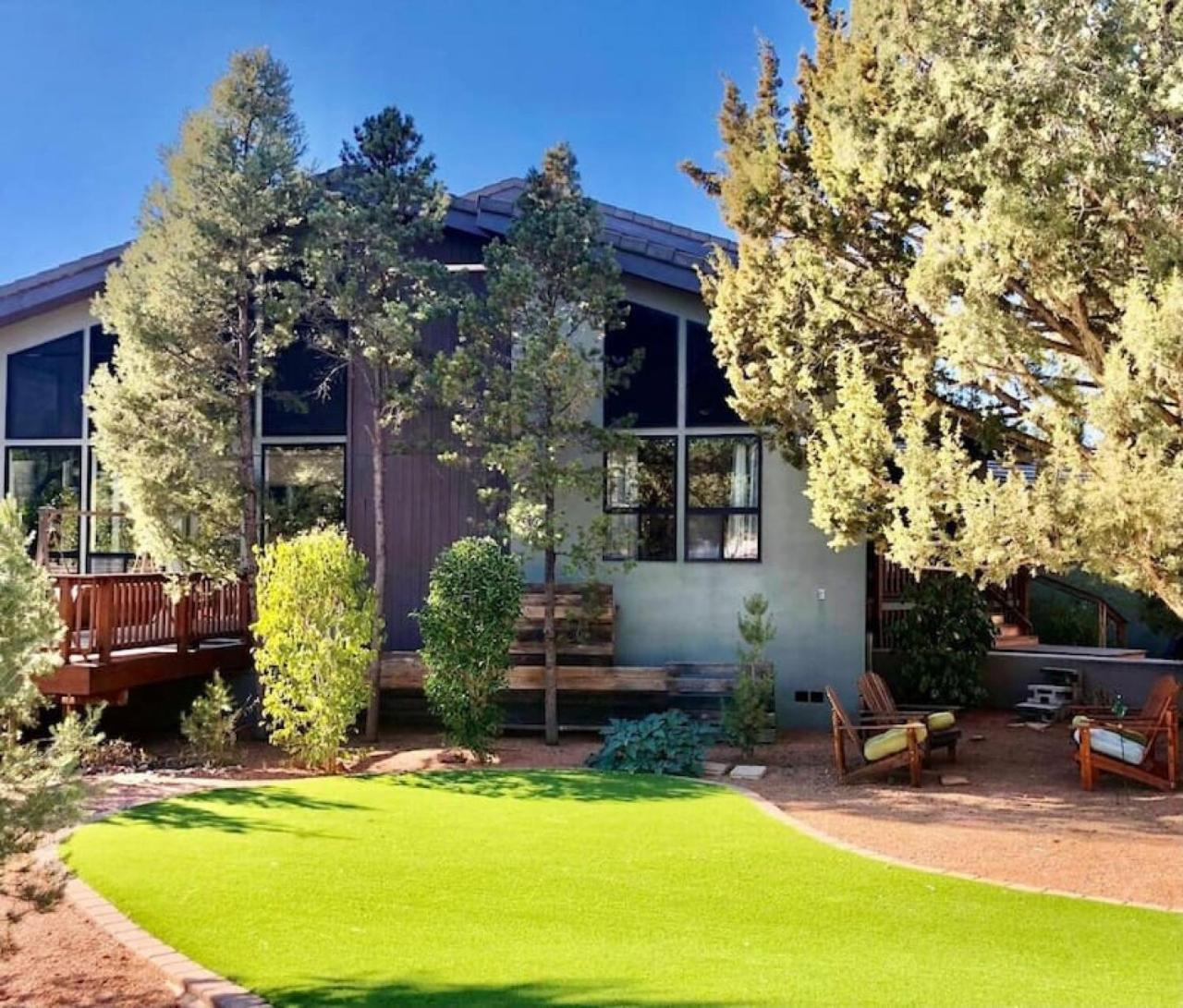 Holiday home Uptown With Views Hottub Near Trails