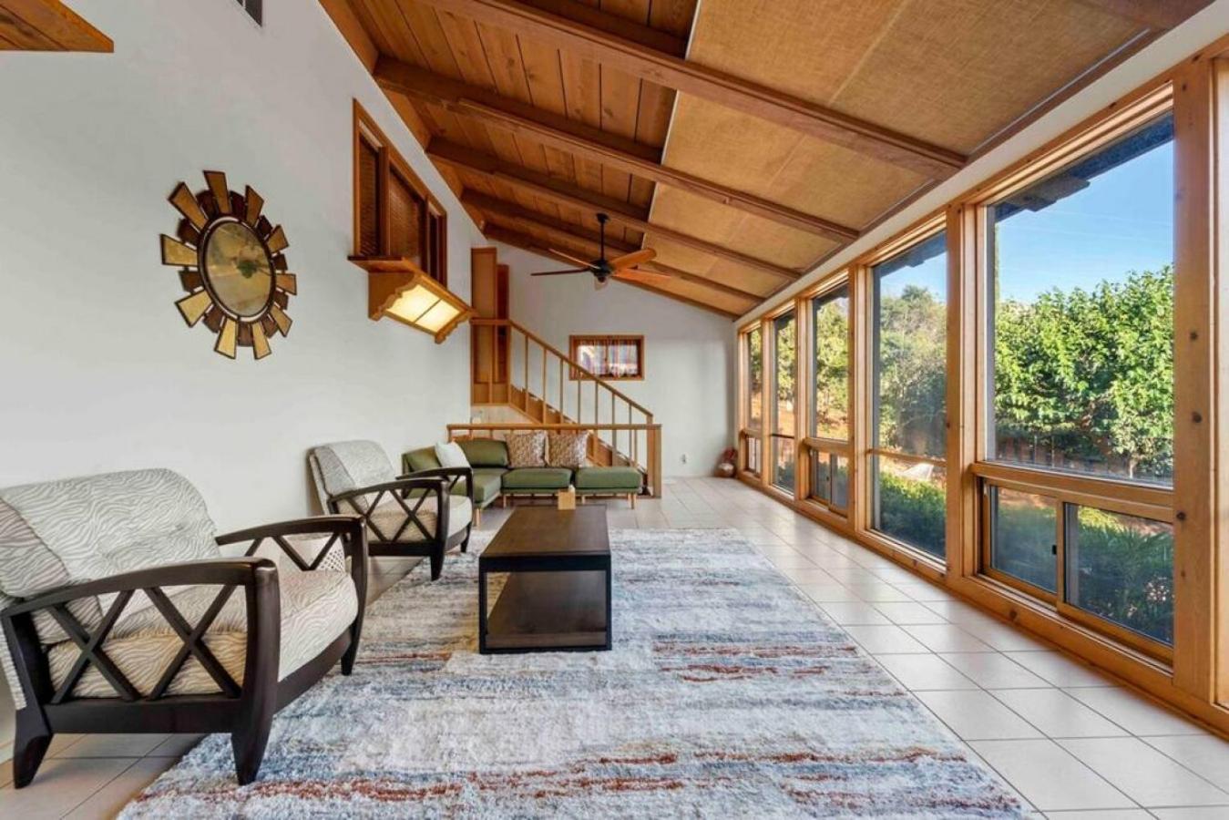 Holiday home Spacious Home-walk To Uptown-views-hottub-gameroom *