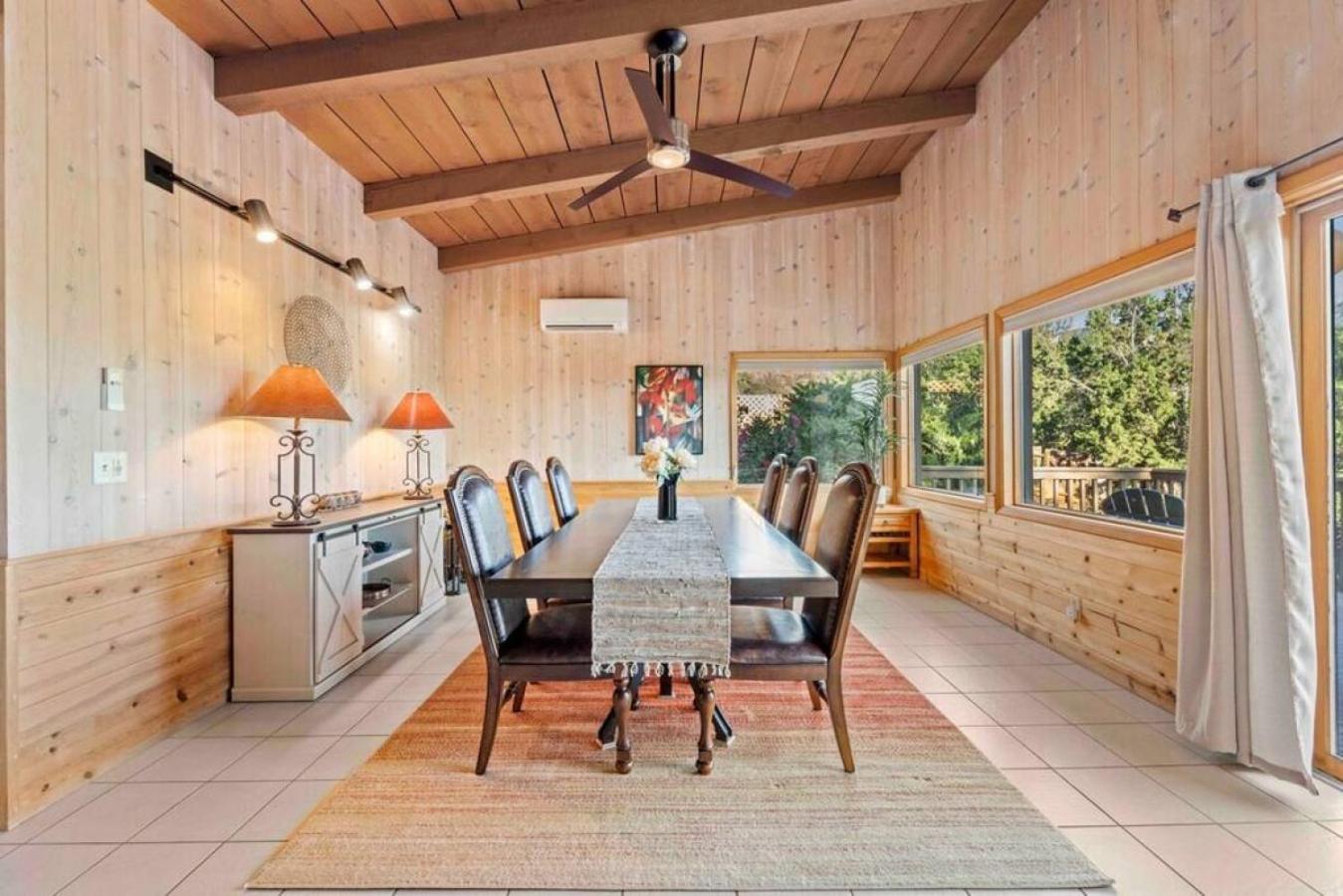 Spacious Home-walk To Uptown-views-hottub-gameroom *