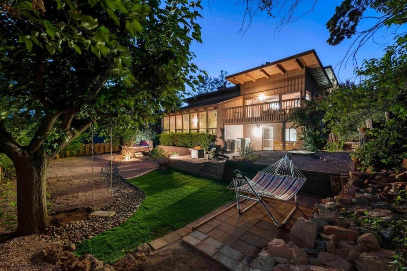 Spacious Home-walk To Uptown-views-hottub-gameroom