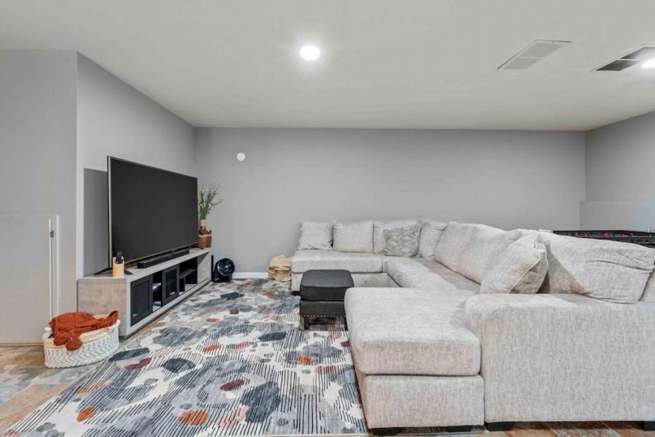 Spacious Home-walk To Uptown-views-hottub-gameroom Sedona