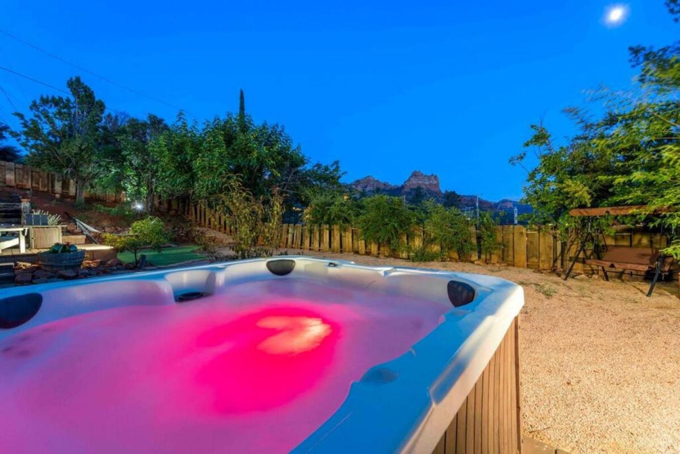 Holiday home Spacious Home-walk To Uptown-views-hottub-gameroom *