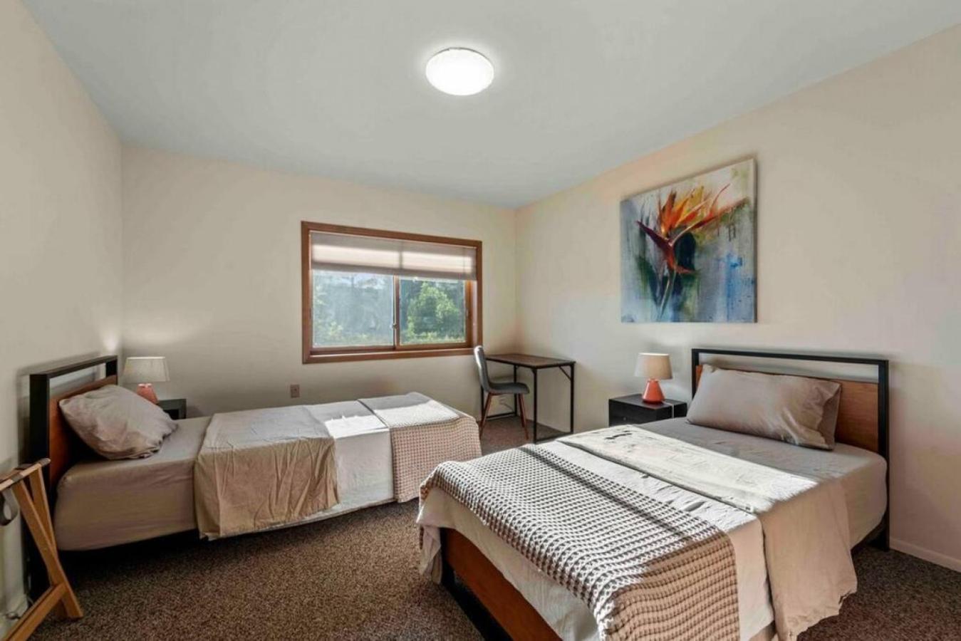 Spacious Home-walk To Uptown-views-hottub-gameroom
