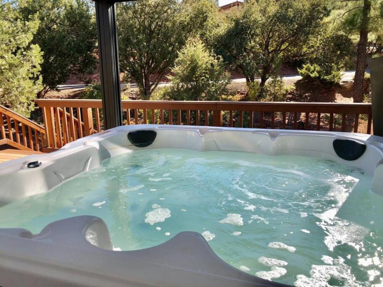 Uptown With Views Hottub Near Trails Holiday home