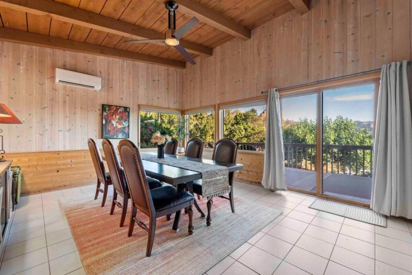 Spacious Home-walk To Uptown-views-hottub-gameroom *