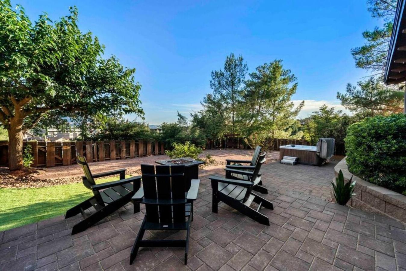 Holiday home Spacious Home-walk To Uptown-views-hottub-gameroom Sedona