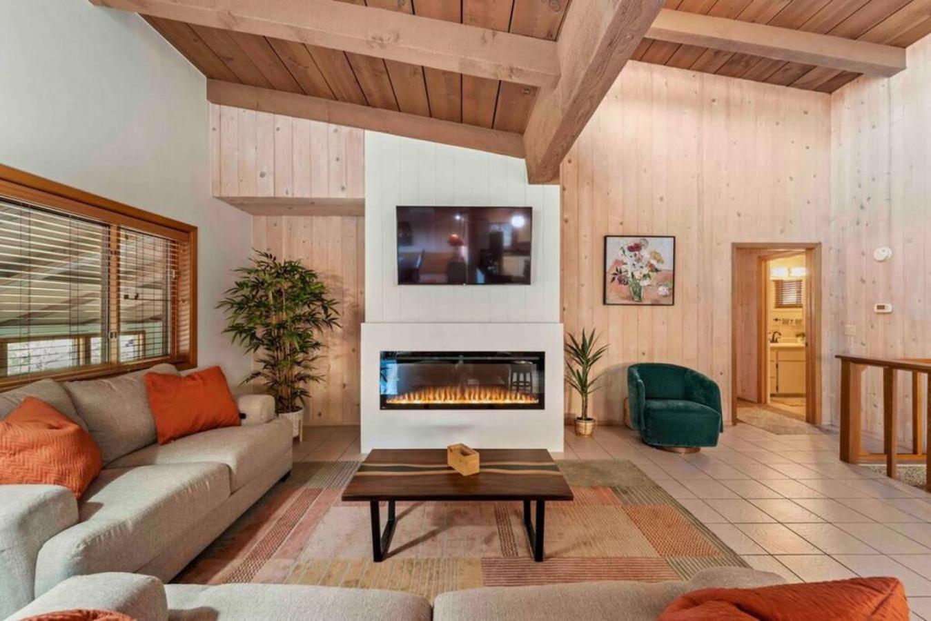 Holiday home Spacious Home-walk To Uptown-views-hottub-gameroom Sedona