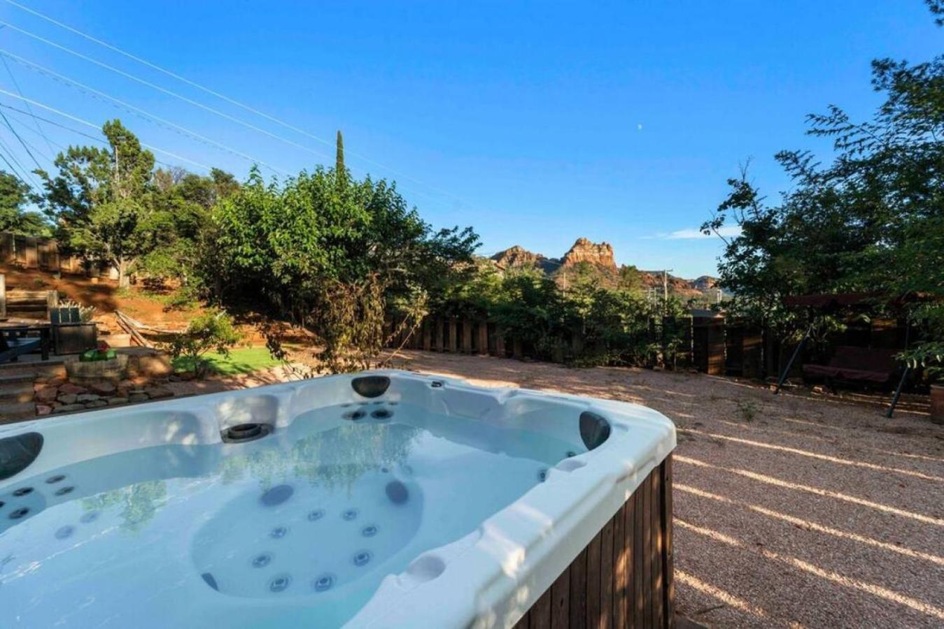 Holiday home Spacious Home-walk To Uptown-views-hottub-gameroom