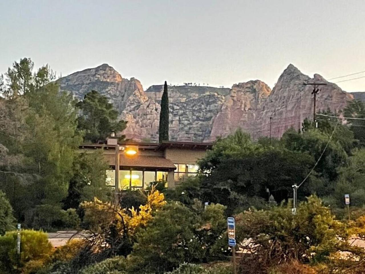 Spacious Home-walk To Uptown-views-hottub-gameroom Sedona