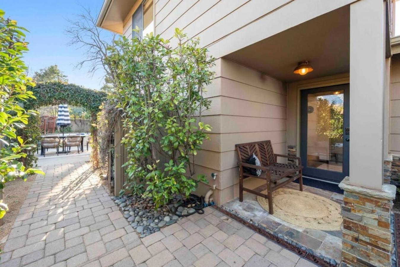 Upscale Uptown Retreat With Hottub And Views Sedona