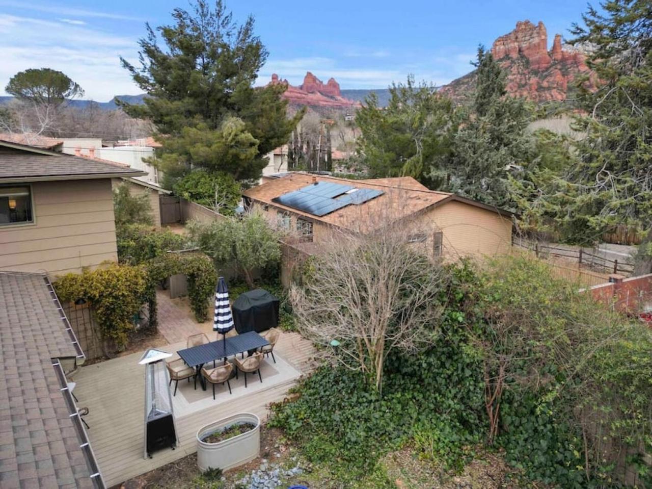 Upscale Uptown Retreat With Hottub And Views *