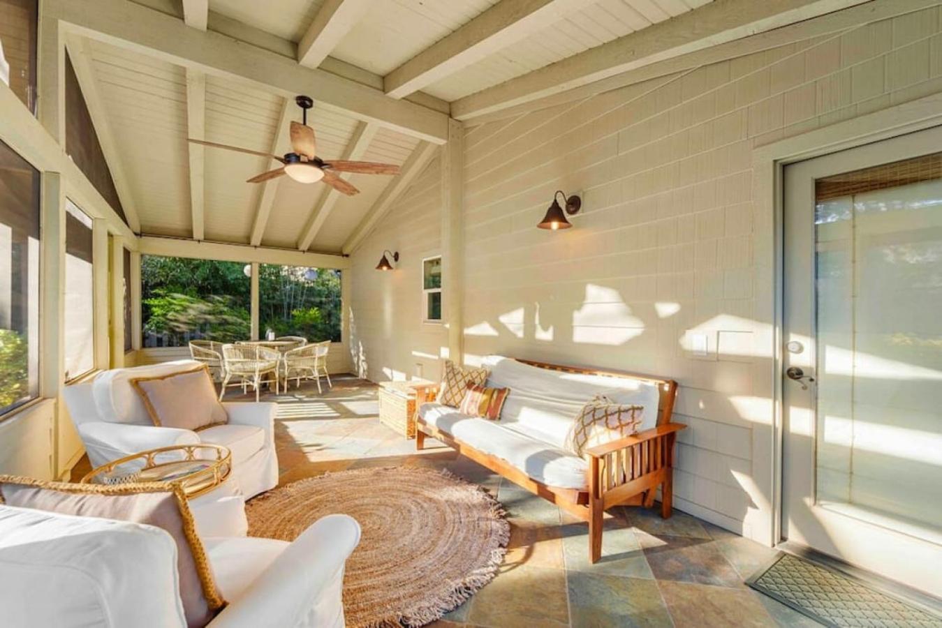 Upscale Uptown Retreat With Hottub And Views Holiday home *
