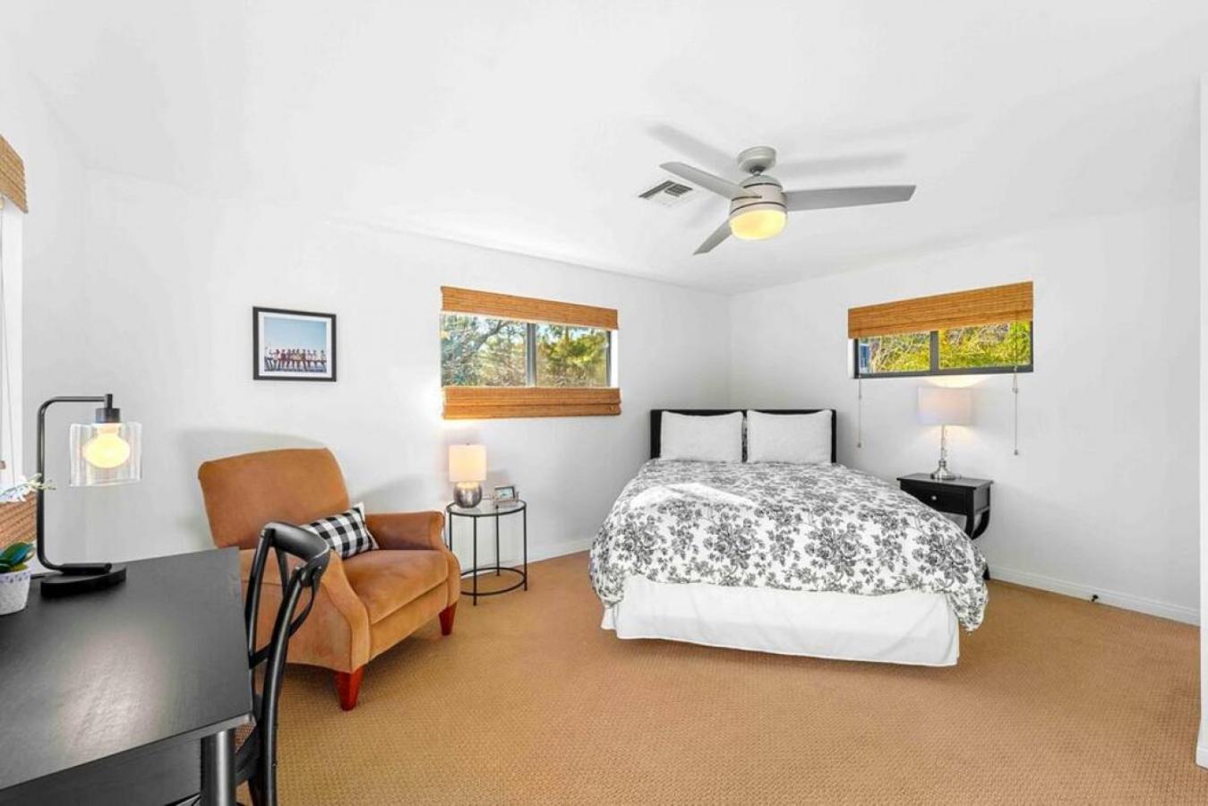 Upscale Uptown Retreat With Hottub And Views Holiday home