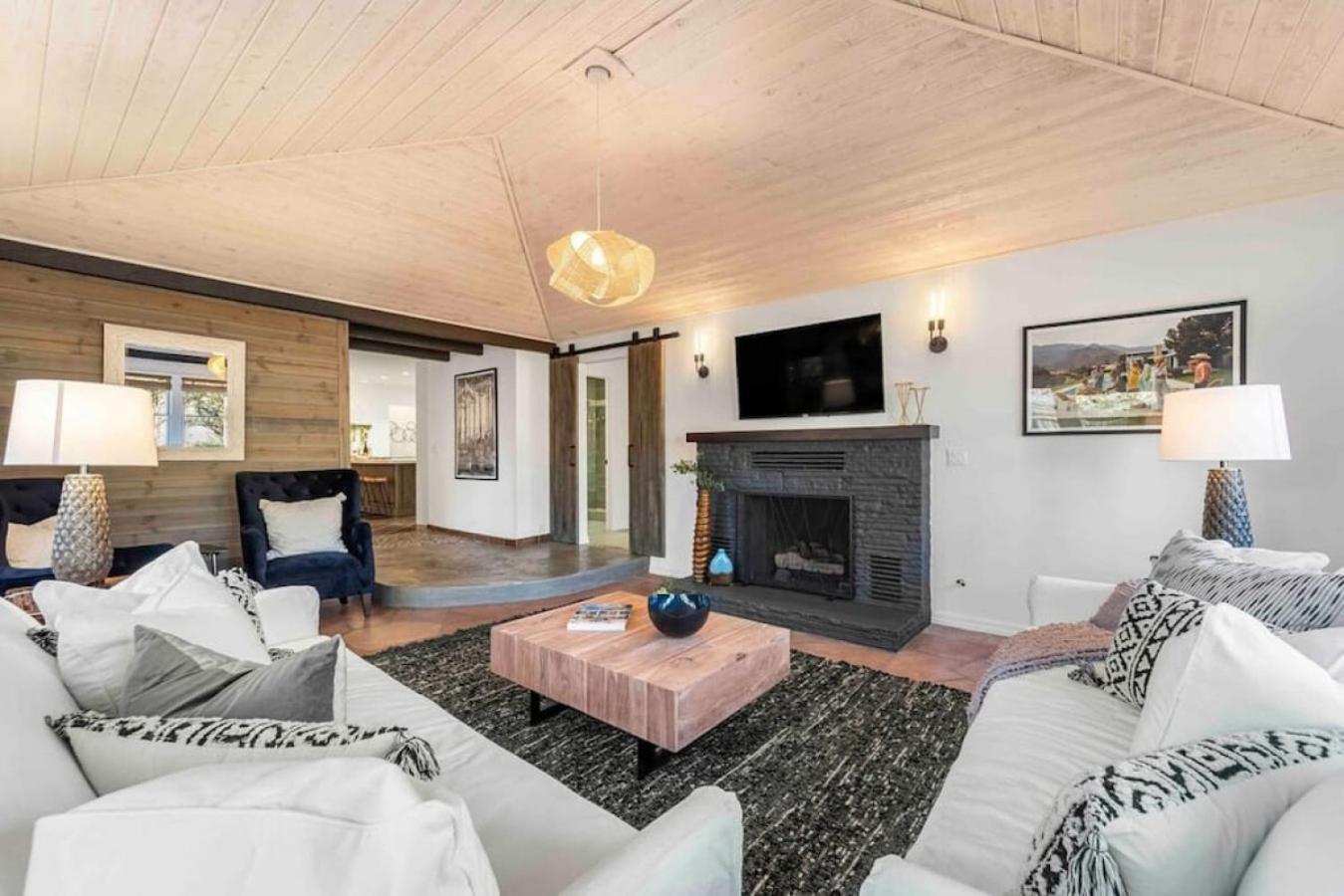 Upscale Uptown Retreat With Hottub And Views Sedona