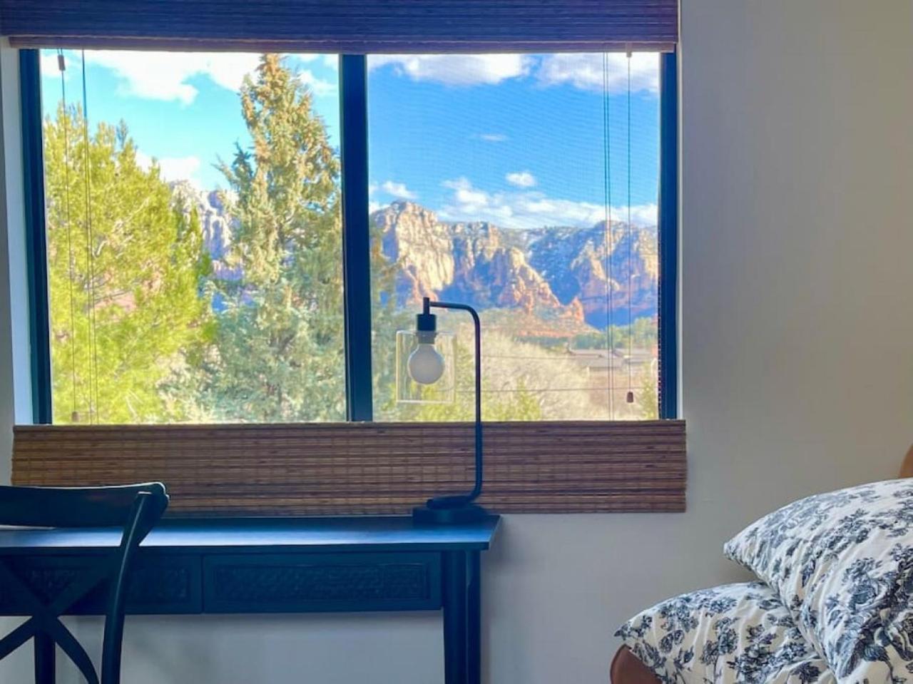 Upscale Uptown Retreat With Hottub And Views Sedona