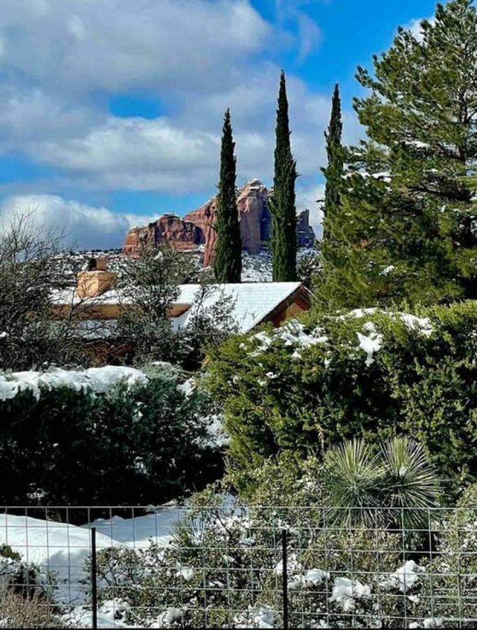 Apartment Guest With Up Close Chapel And Red Rock Views