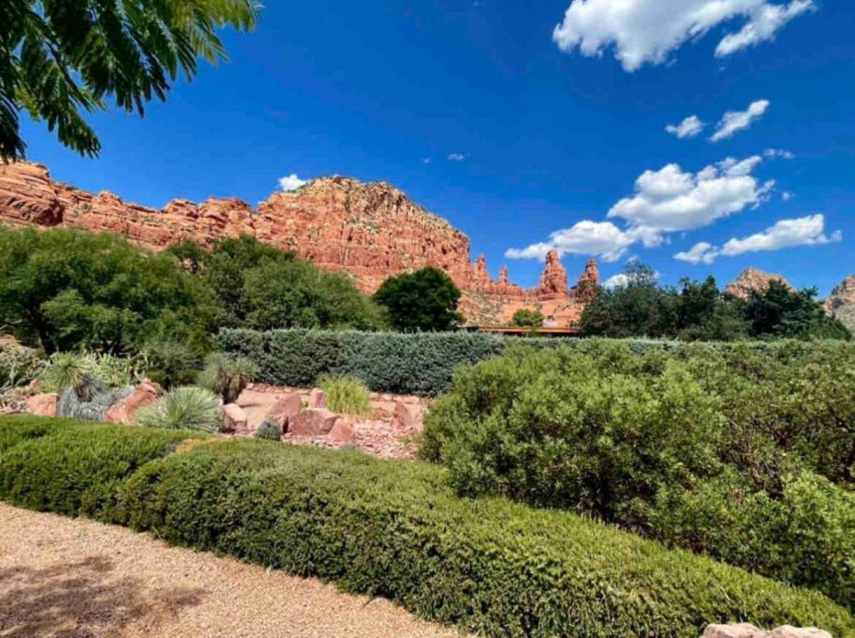 Guest With Up Close Chapel And Red Rock Views Apartment