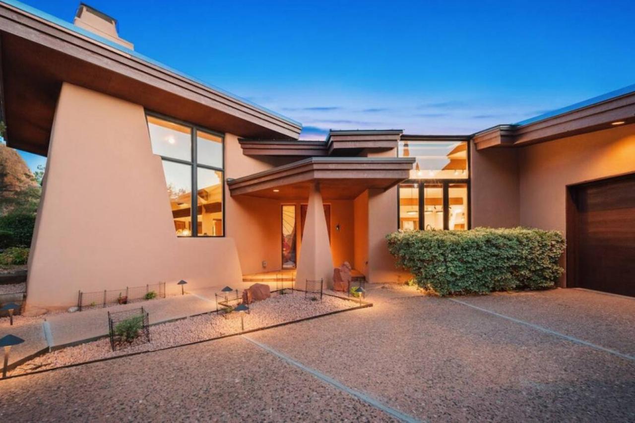 Guest With Up Close Chapel And Red Rock Views *