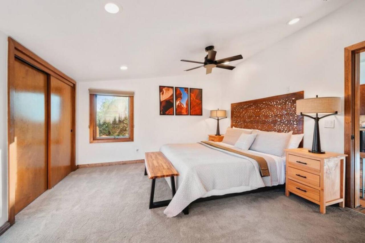 Apartment Guest With Up Close Chapel And Red Rock Views