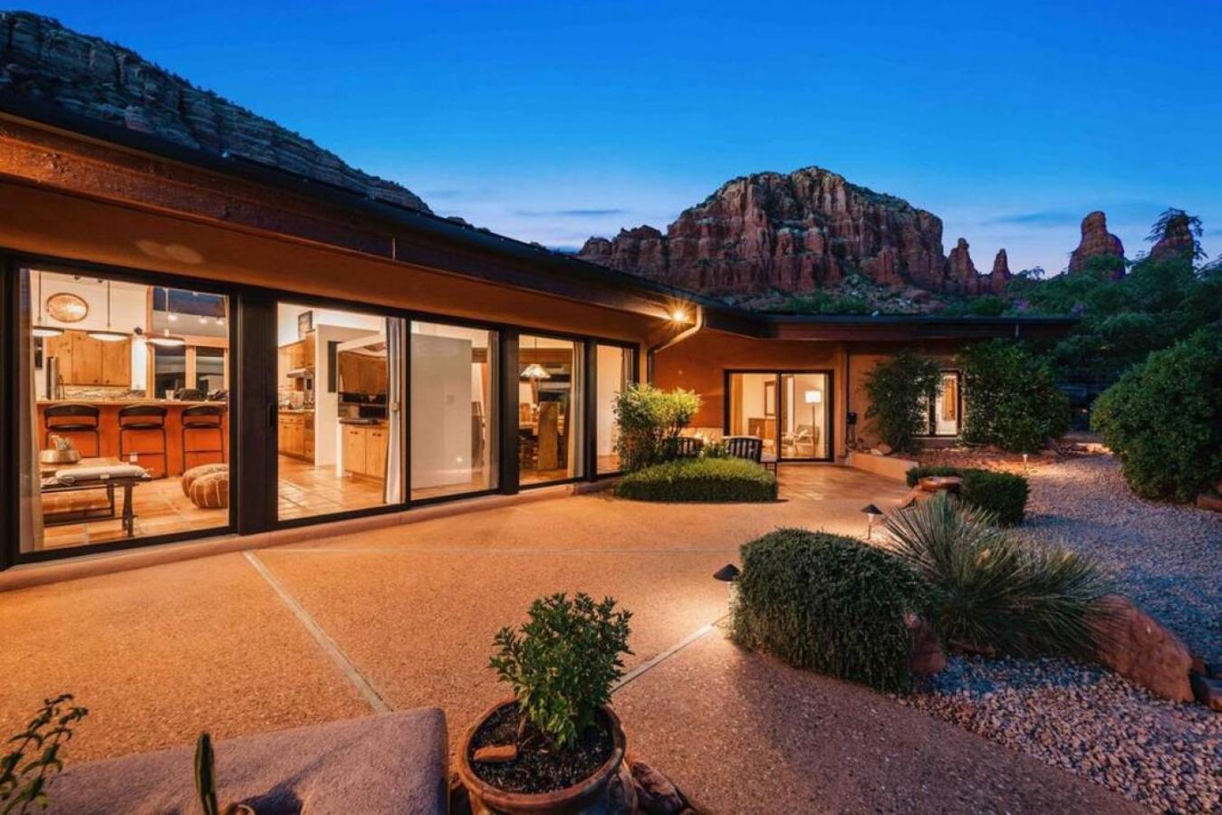 Chapel Vista Main House Red Rock Views And Hot Tub Holiday home *