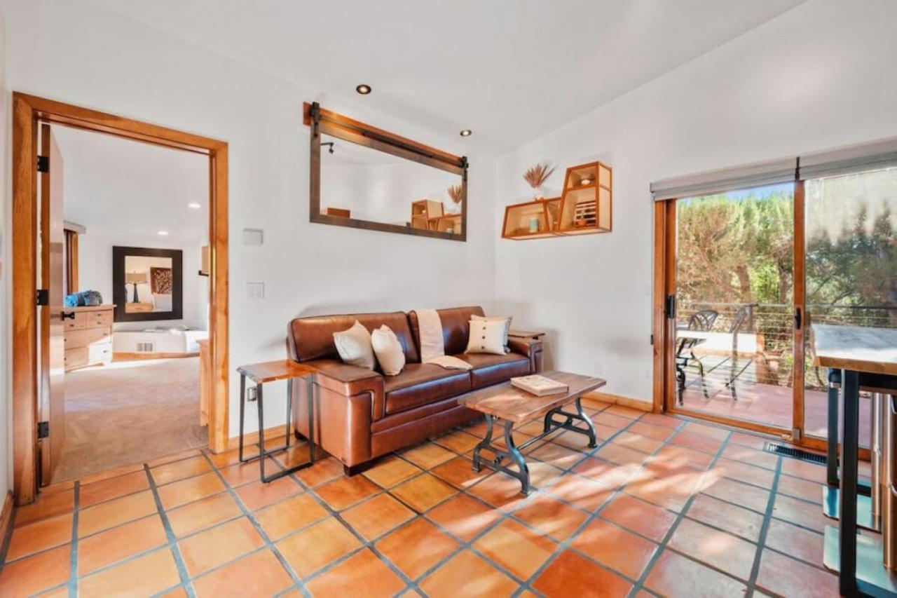 Guest With Up Close Chapel And Red Rock Views Apartment *