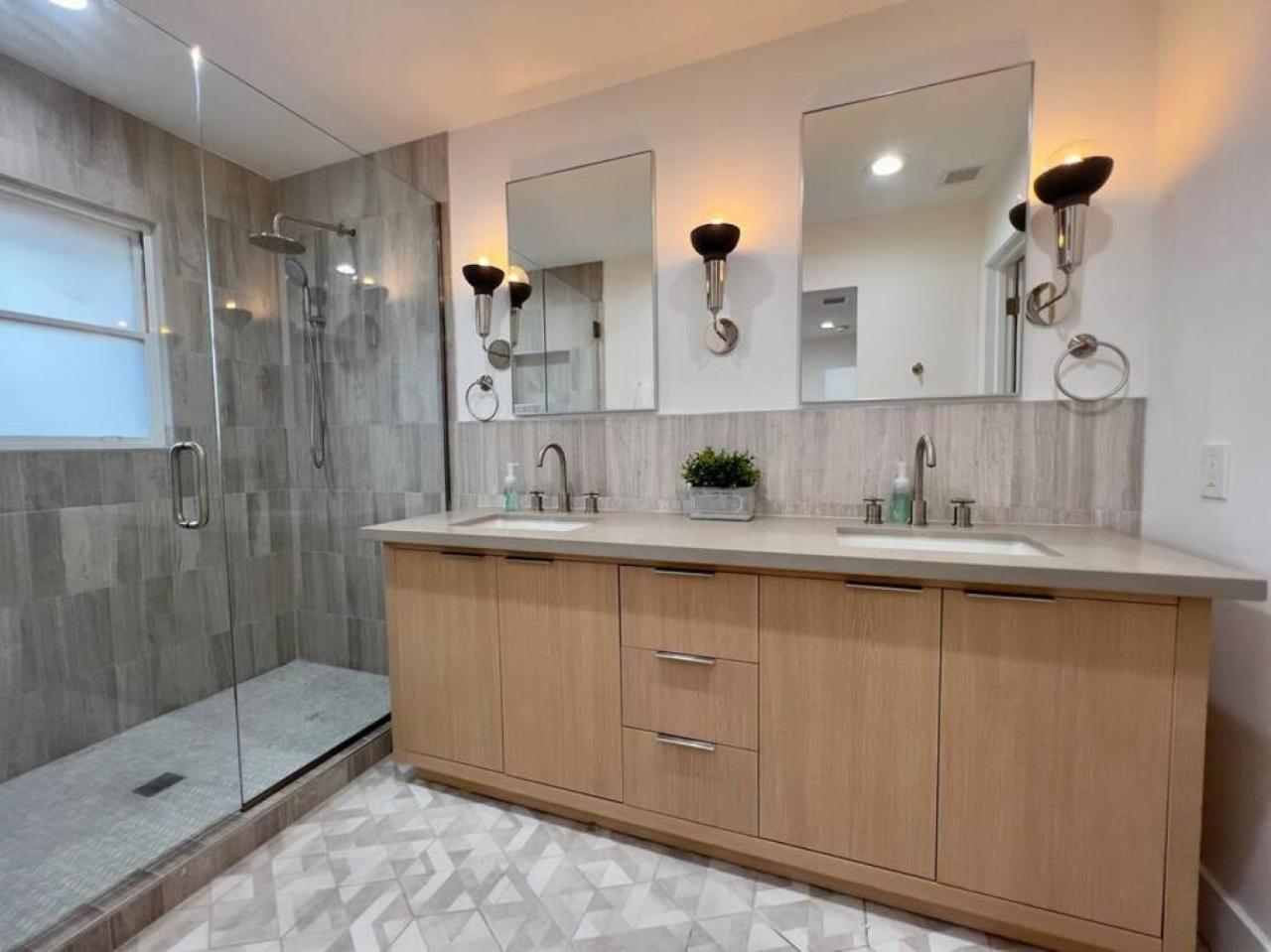 Holiday home Uptown Retreat Wit Views And Hot Tub