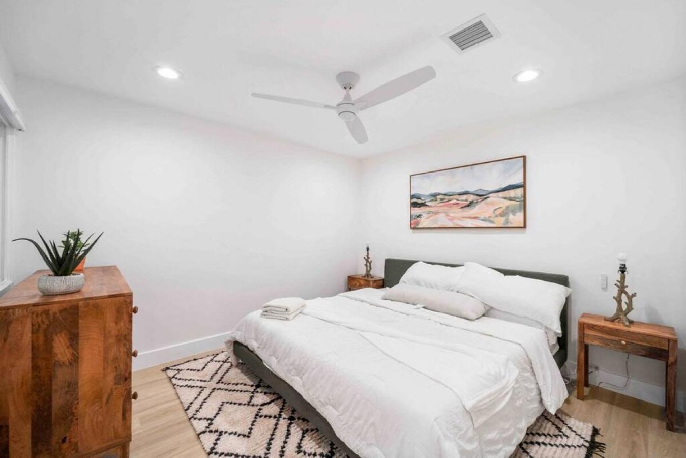Uptown Retreat Wit Views And Hot Tub *