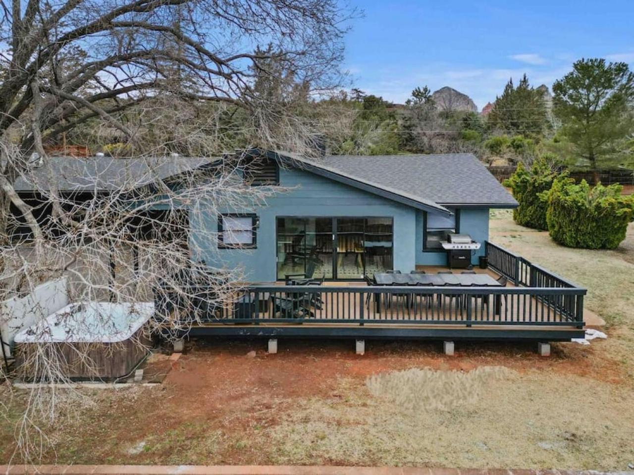 Uptown Retreat Wit Views And Hot Tub