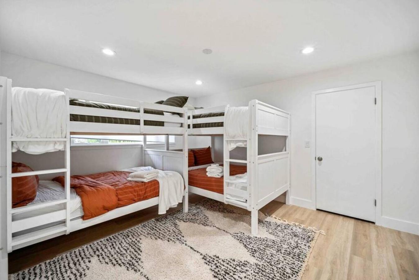 Uptown Retreat Wit Views And Hot Tub