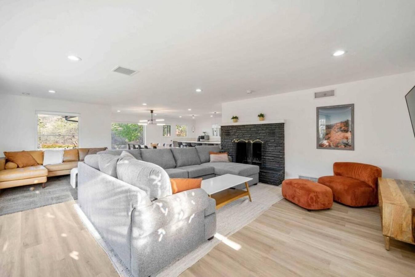 Uptown Retreat Wit Views And Hot Tub Holiday home *