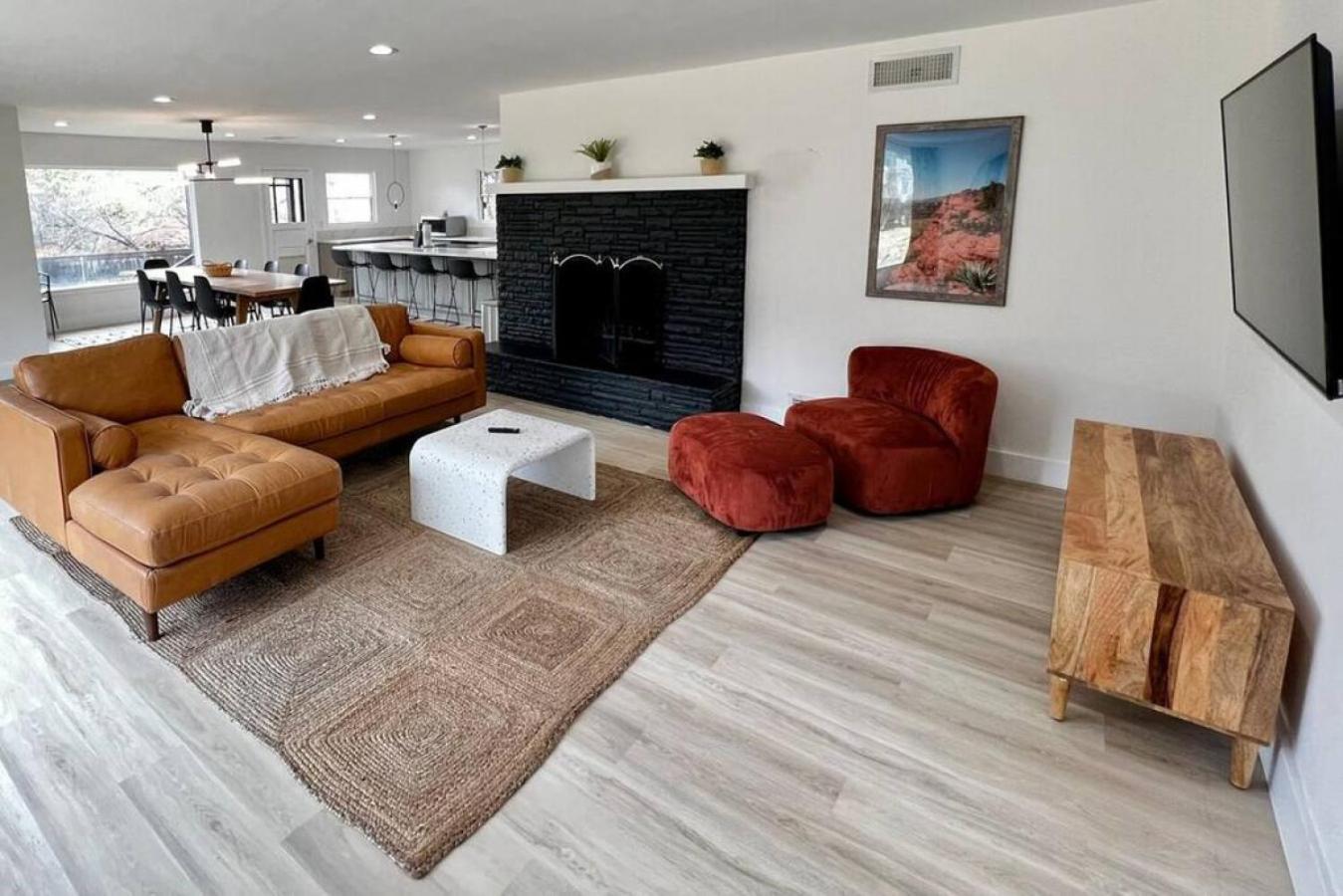 Uptown Retreat Wit Views And Hot Tub Holiday home