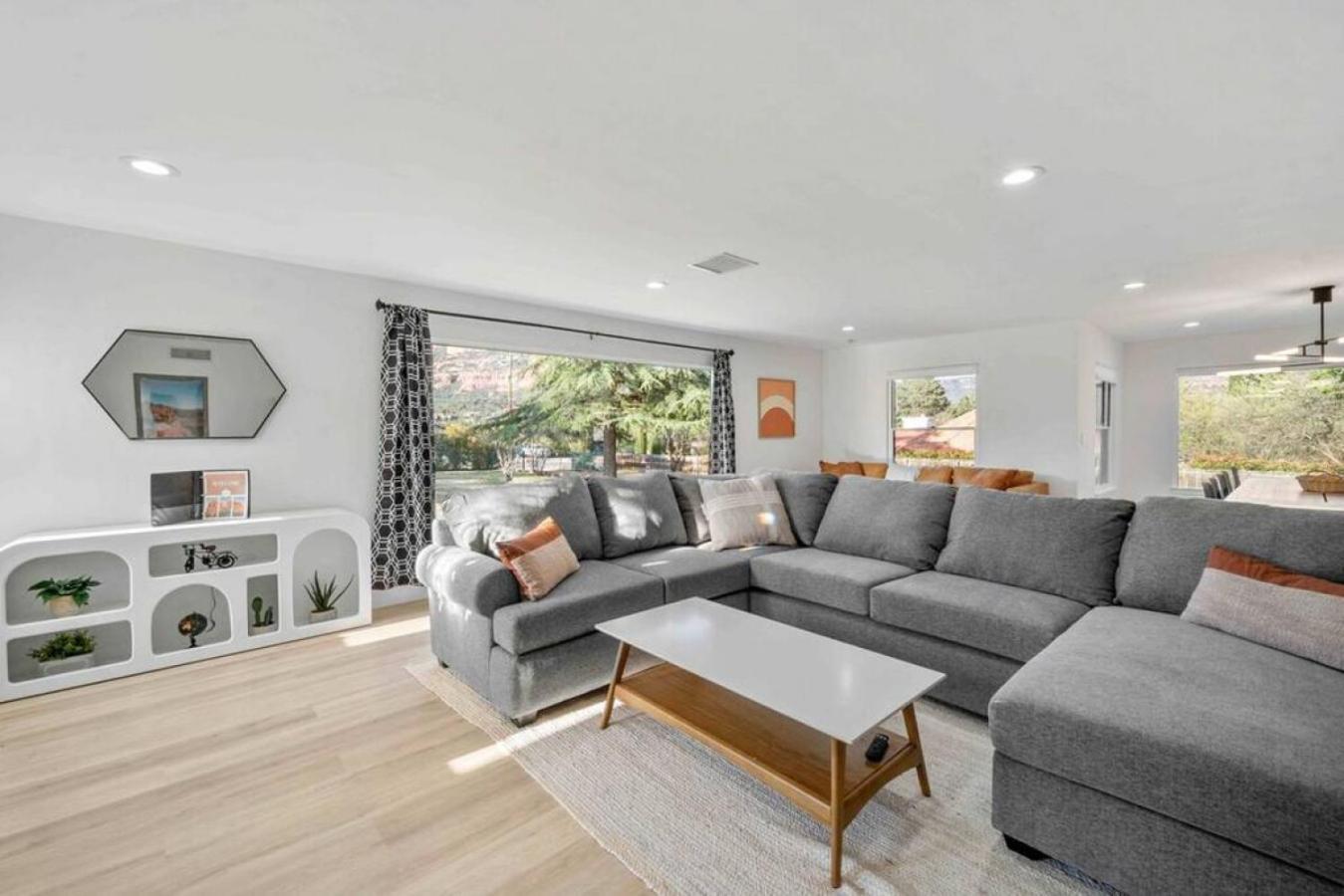 Uptown Retreat Wit Views And Hot Tub Sedona