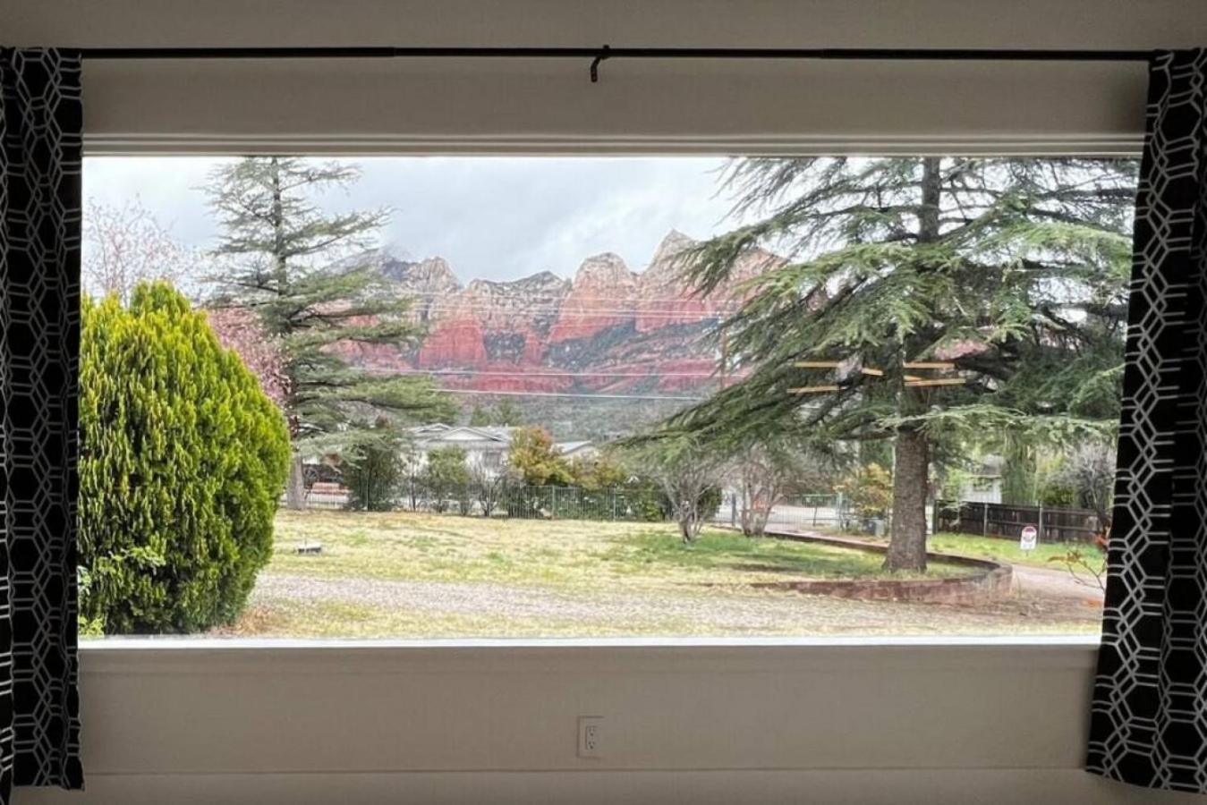 Uptown Retreat Wit Views And Hot Tub