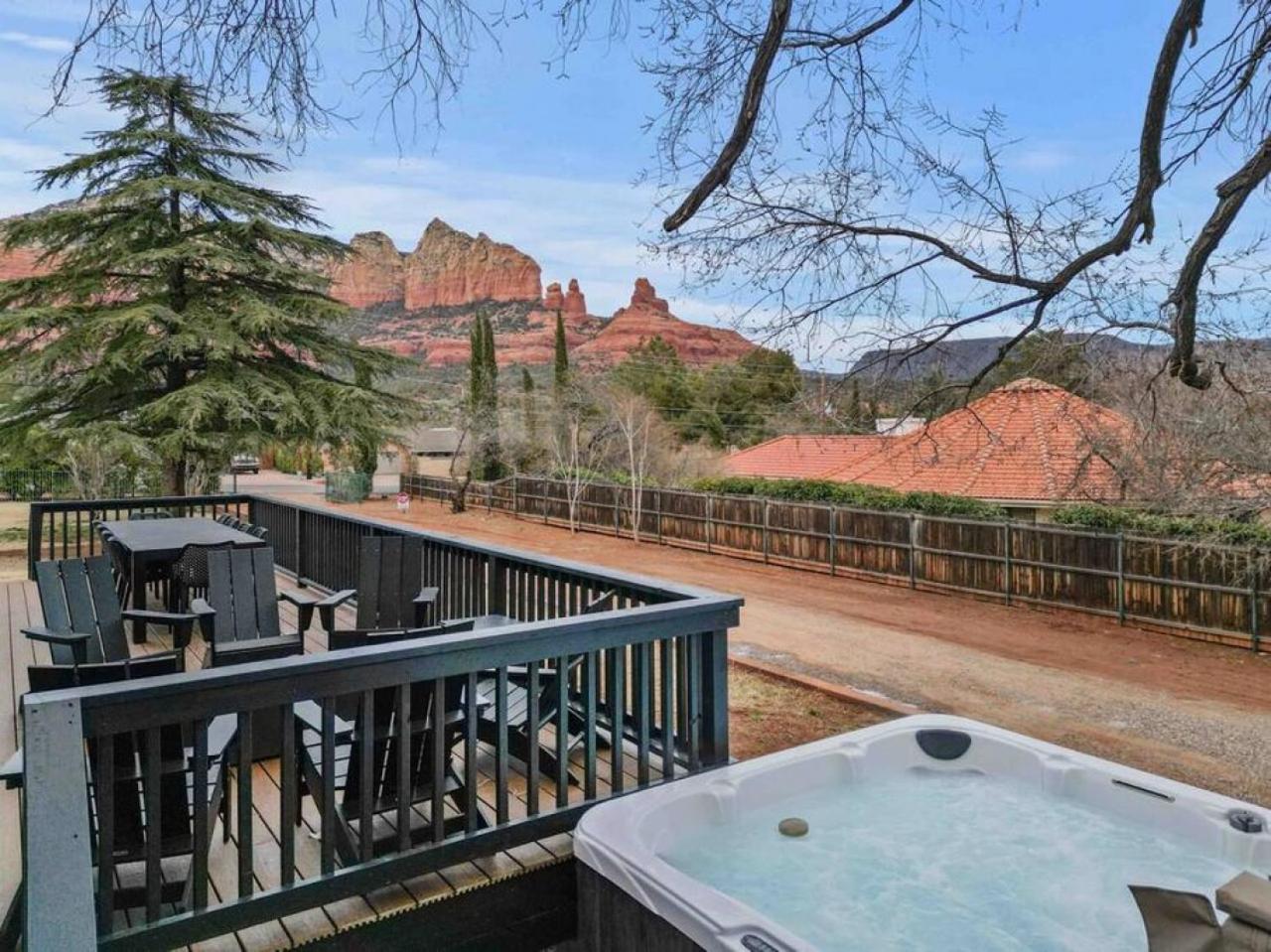 Uptown Retreat Wit Views And Hot Tub Holiday home
