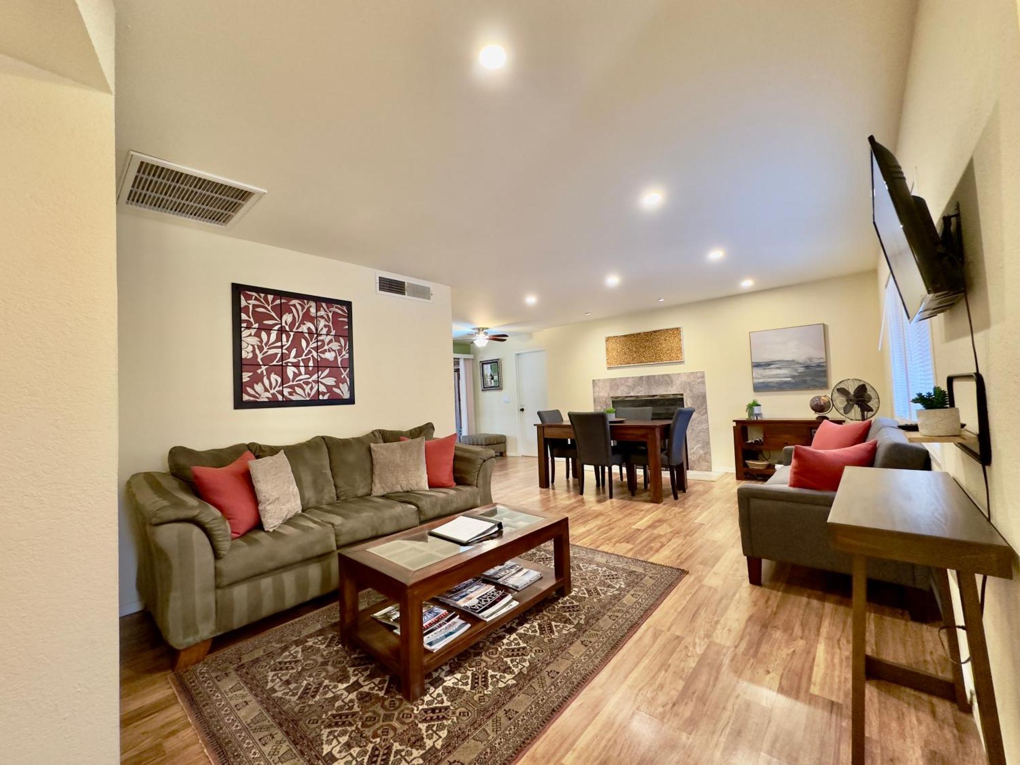 Zen Desert Home, Great Location Apartment