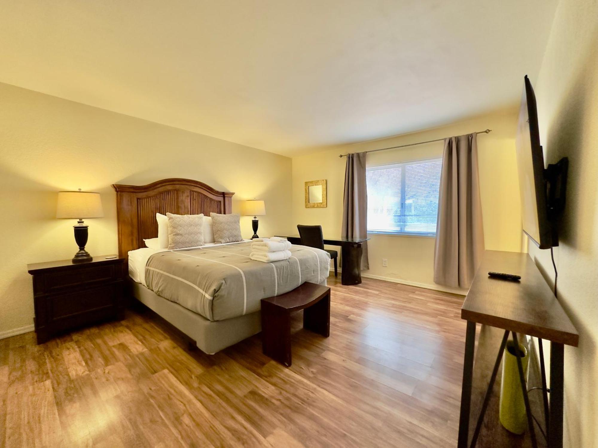 Zen Desert Home, Great Location Apartment