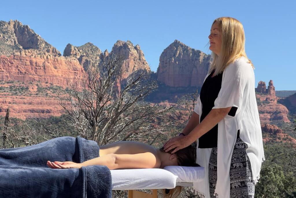 Red Rock Retreat: Private Luxury Studio With Wellness Amenities Apartment *