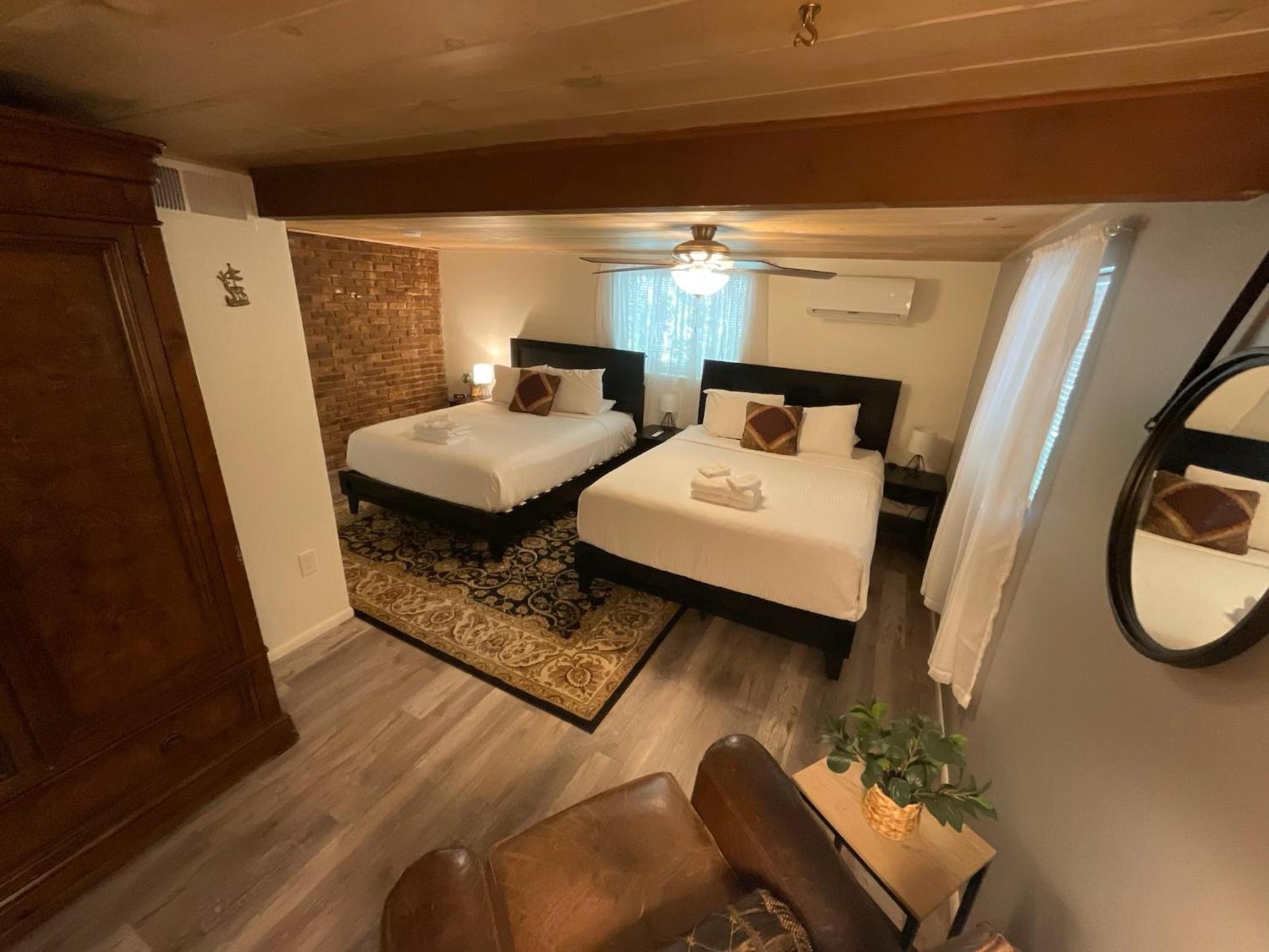 Creekside Retreat *