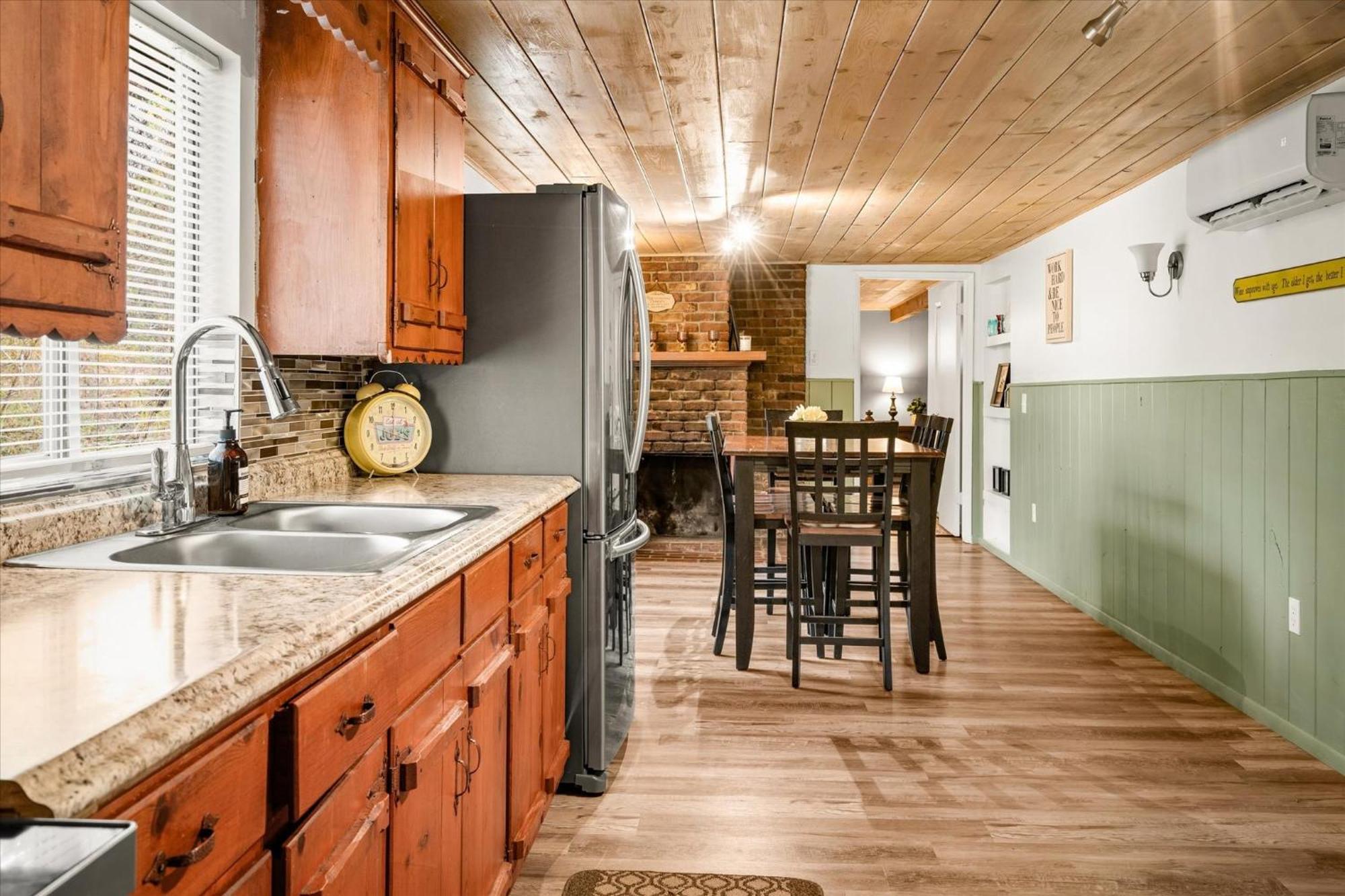 Creekside Retreat Apartment