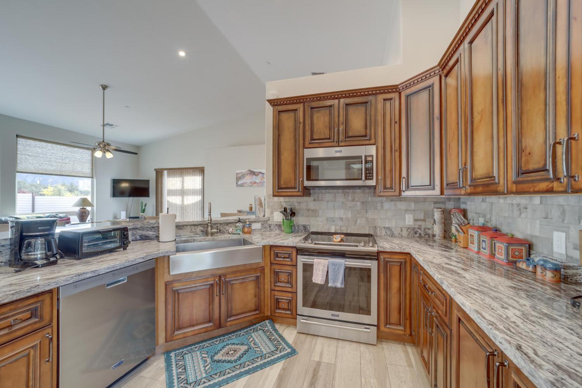 Red Rock Dog-friendly Near Hiking Trails! Holiday home *