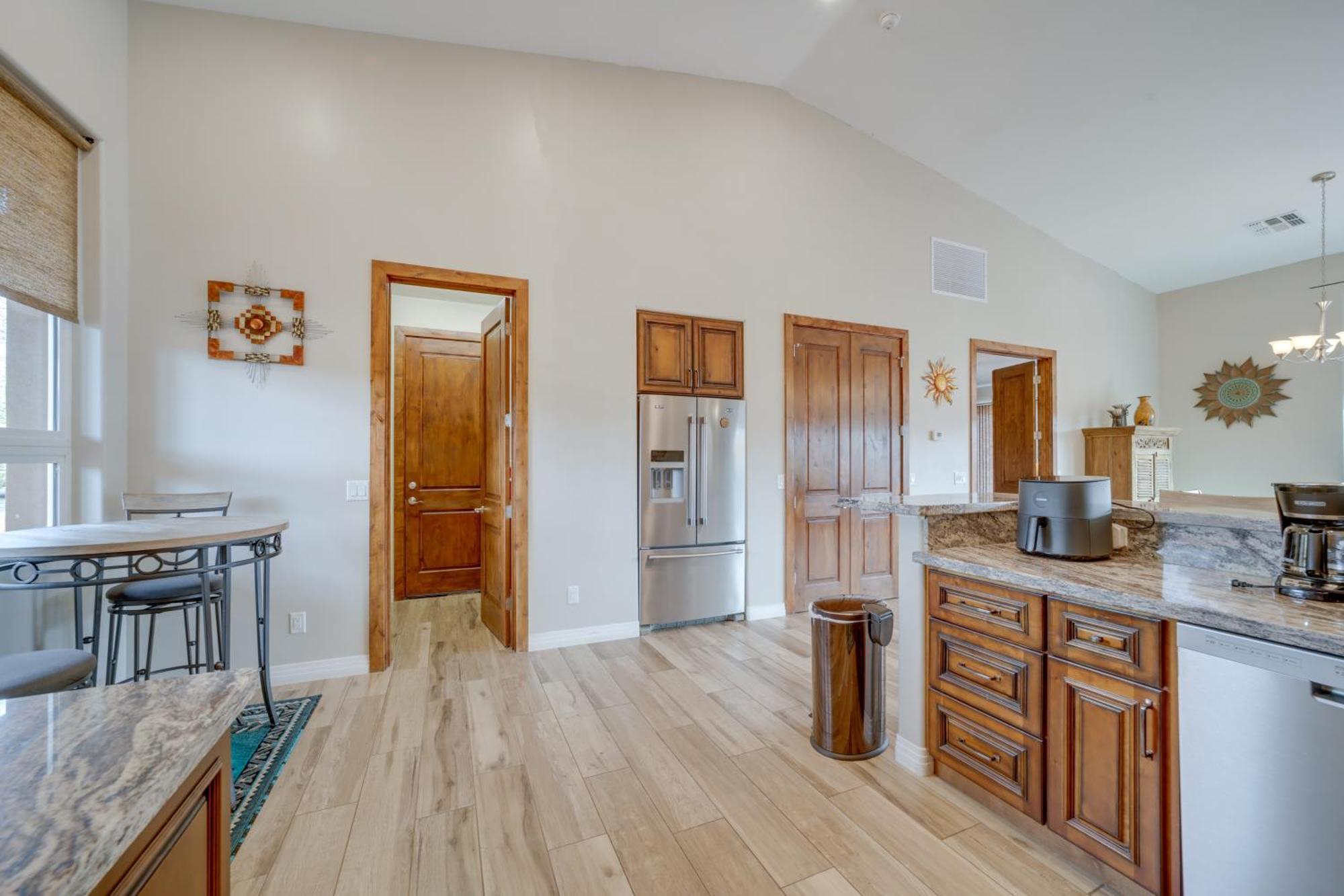 Holiday home Red Rock Dog-friendly Near Hiking Trails!