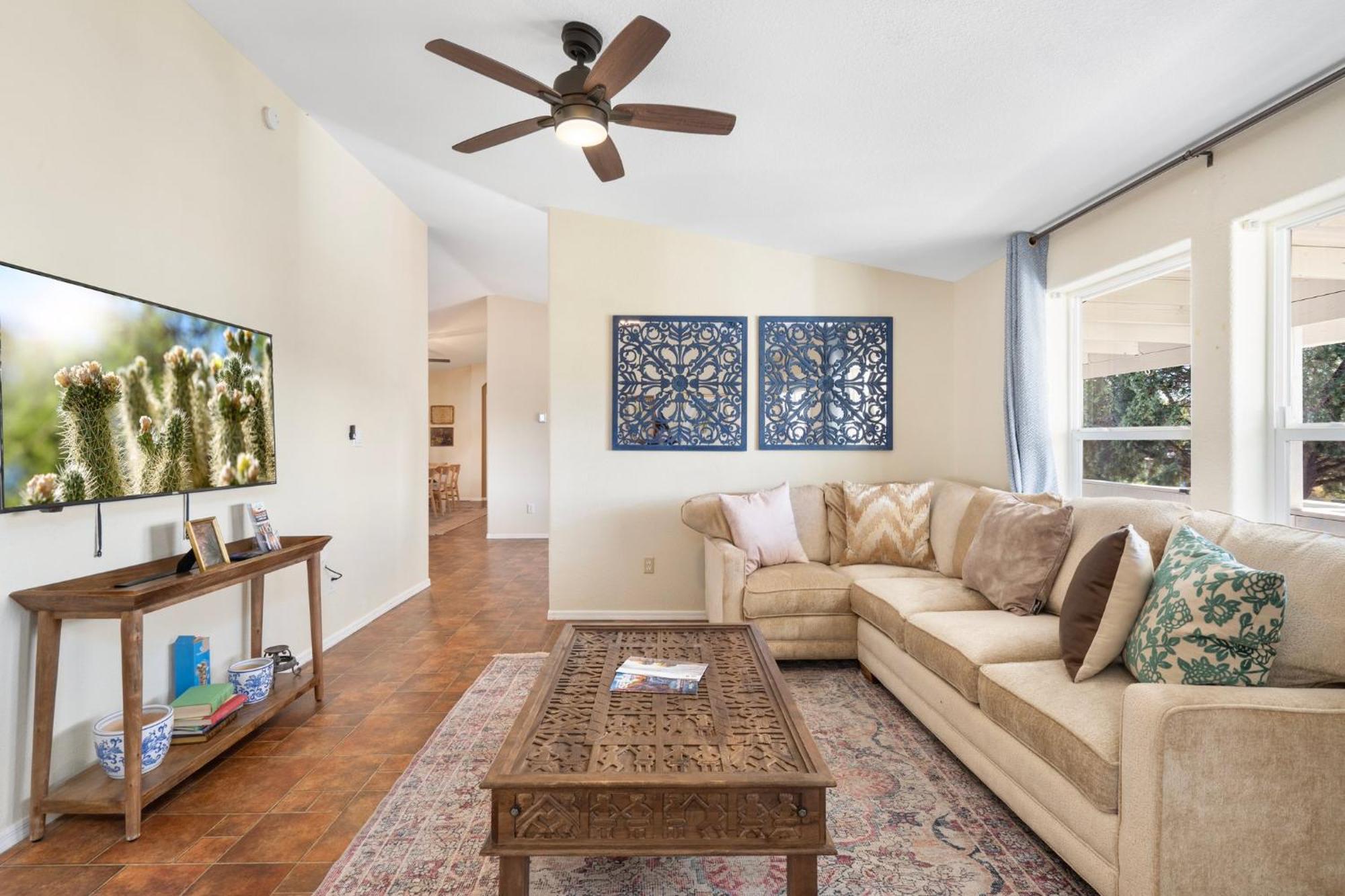 Serene Home- Sleeps 16 - Pet Friendly - Hot Tub - Pool -2 Kitchens! * Sedona