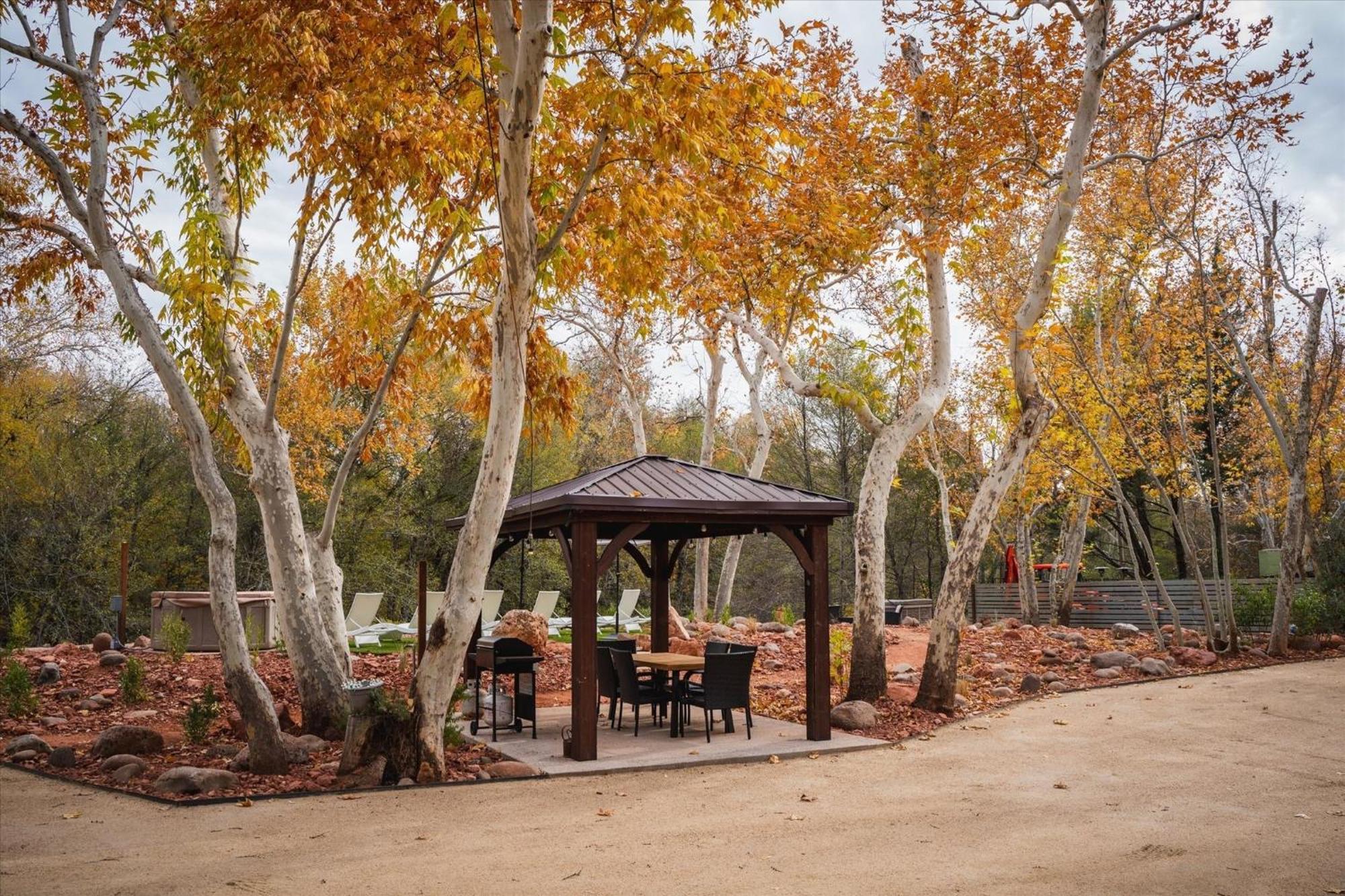 Creekside Retreat Apartment
