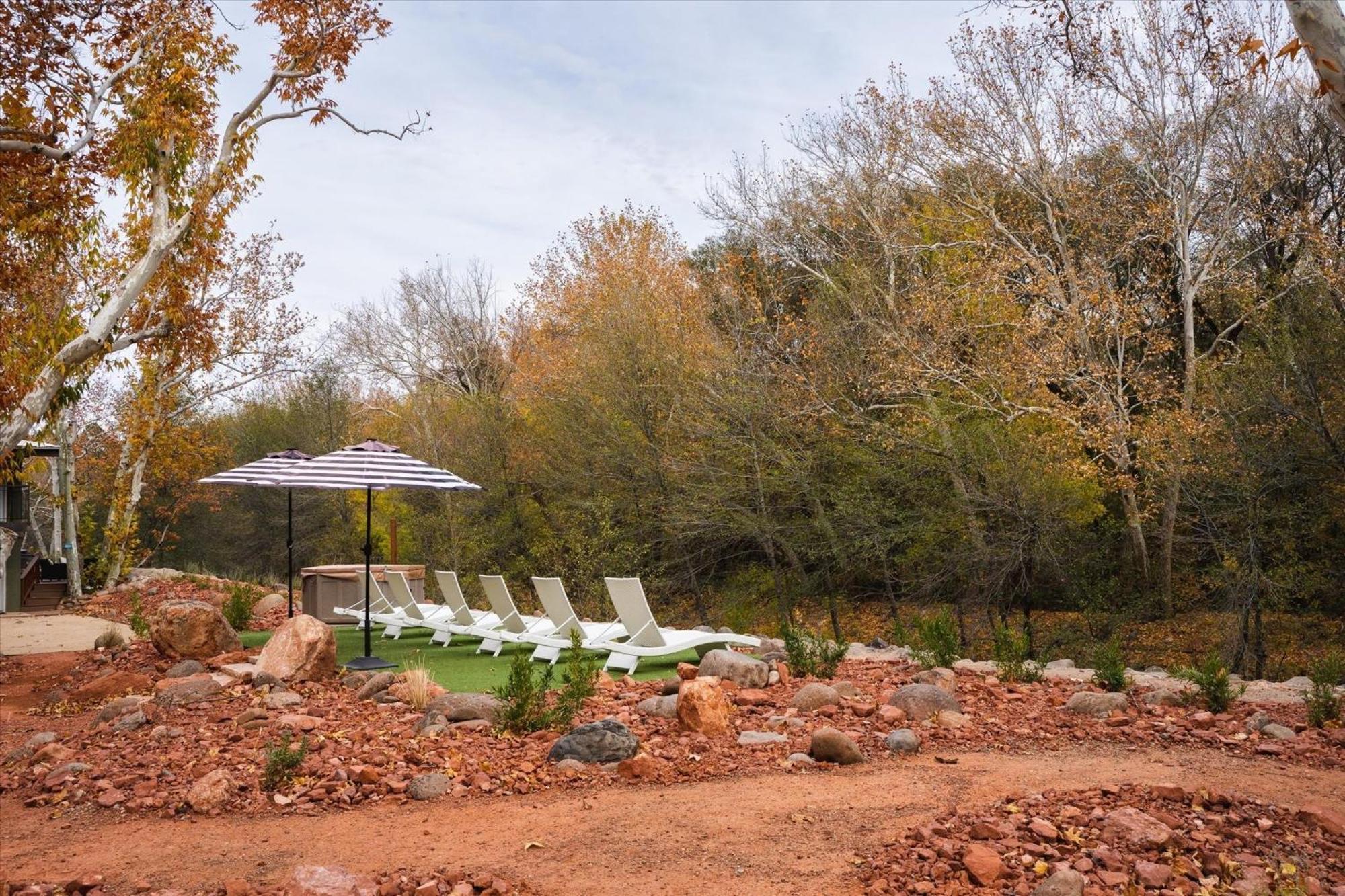Apartment Creekside Retreat