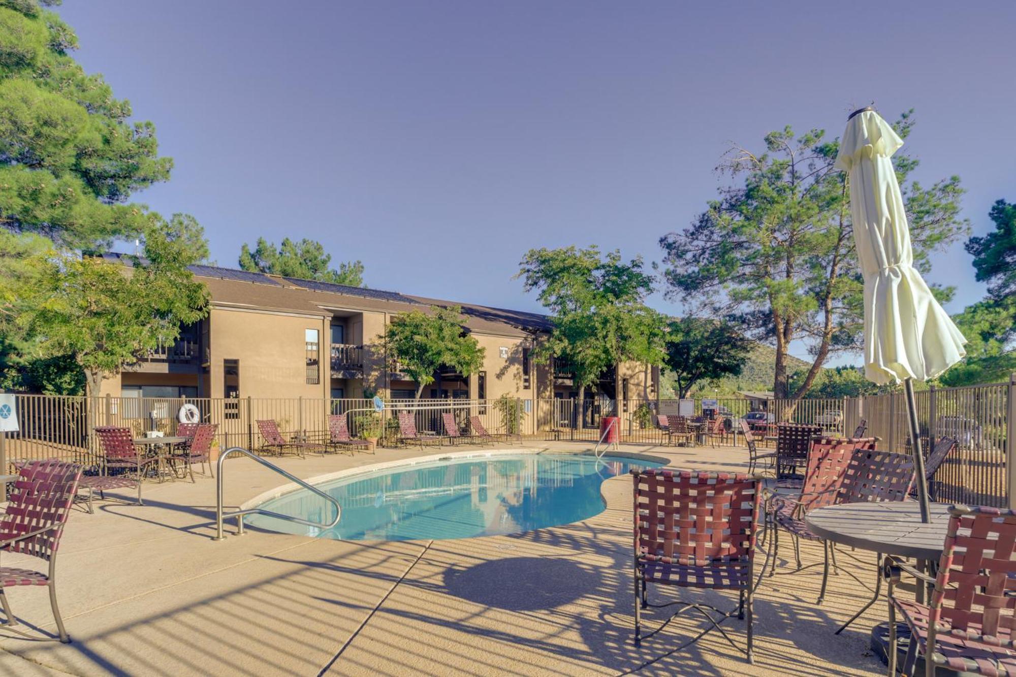The Painted Pony Pool And Gym Access Apartment